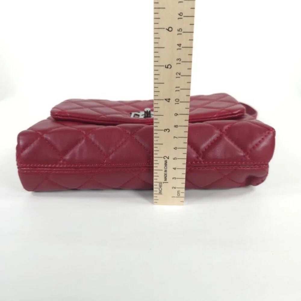 NWT BADGLEY MISCHKA DIAMOND RED VEGAN LEATHER‎ QUILTED MESSENGER BAG BMH-520